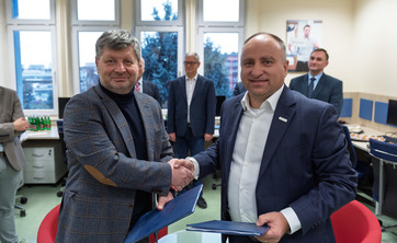 Podpisanie umowy z firmą APTIV przez AIP